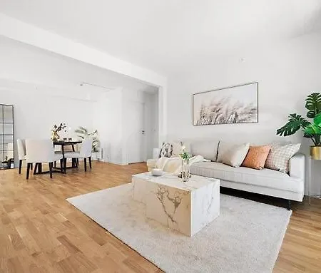 Luxury, Newly Renovated 3 Bedroom, 78m Sq In Grunnerlokka Apartment