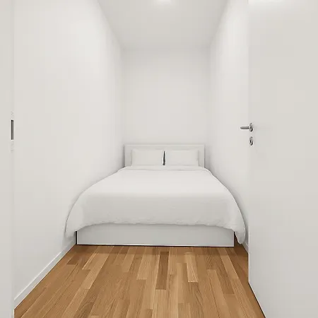 Luxury, Newly Renovated 3 Bedroom, 78m Sq In Grunnerlokka Apartment *