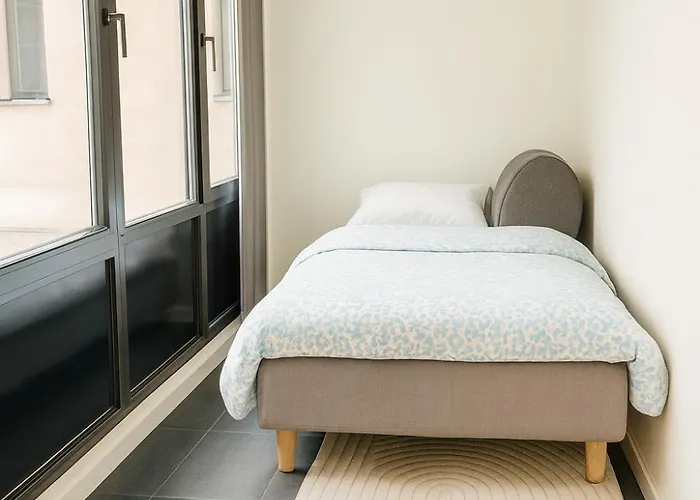 Newly Renovated 3 Bedrm, Spacious 80m Sq, Comtemporary In Trendy Oslo-grunnerlokka *