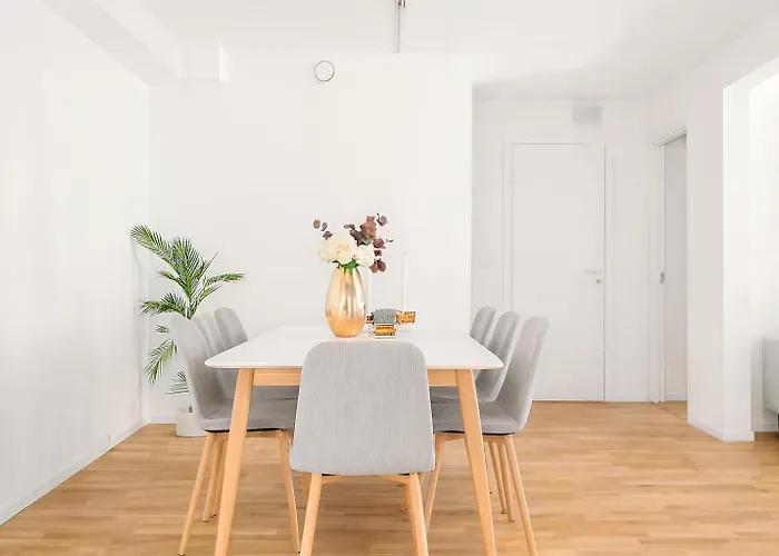 Newly Renovated 3 Bedrm, Spacious 80m Sq, Comtemporary In Trendy Oslo-grunnerlokka *