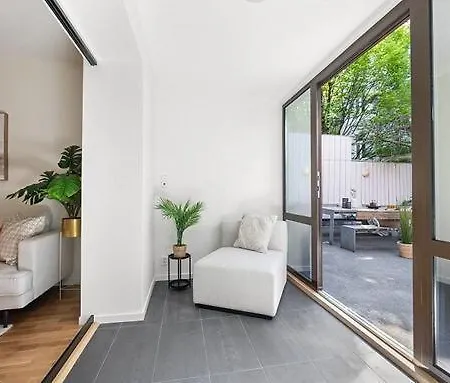 Newly Renovated 3 Bedrm, Spacious 80m Sq, Comtemporary In Trendy Oslo-grunnerlokka Oslo